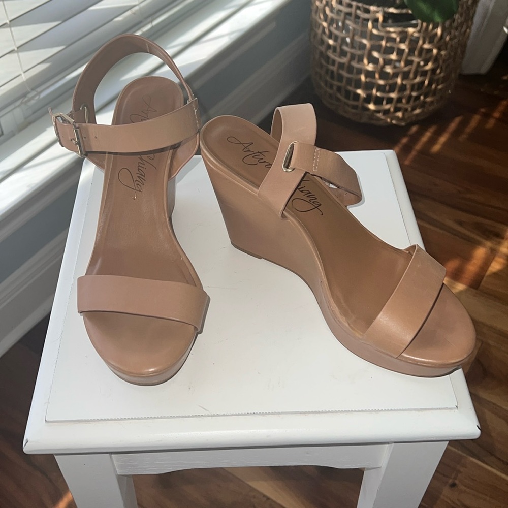 Arturo Chiang platform wedge heel sandals size 9.5